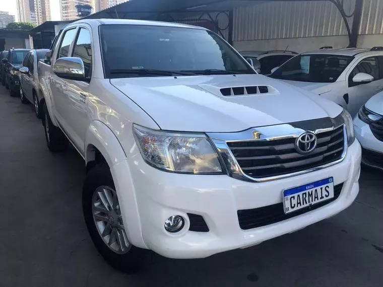 Toyota Hilux Branco 10