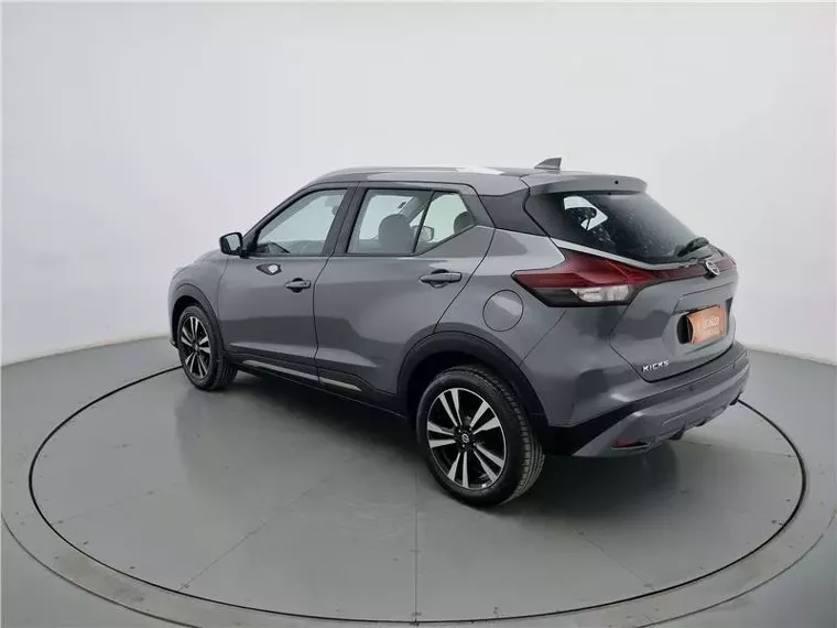 Nissan Kicks Cinza 13