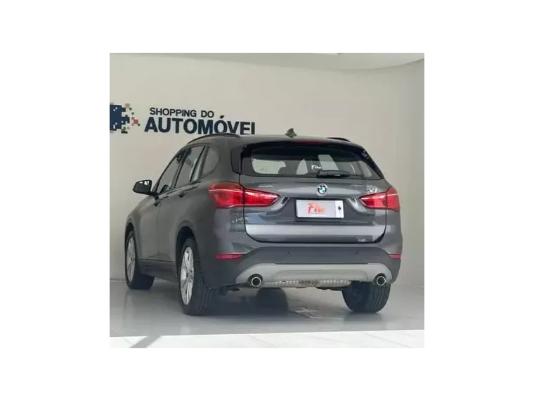 BMW X1 Cinza 11