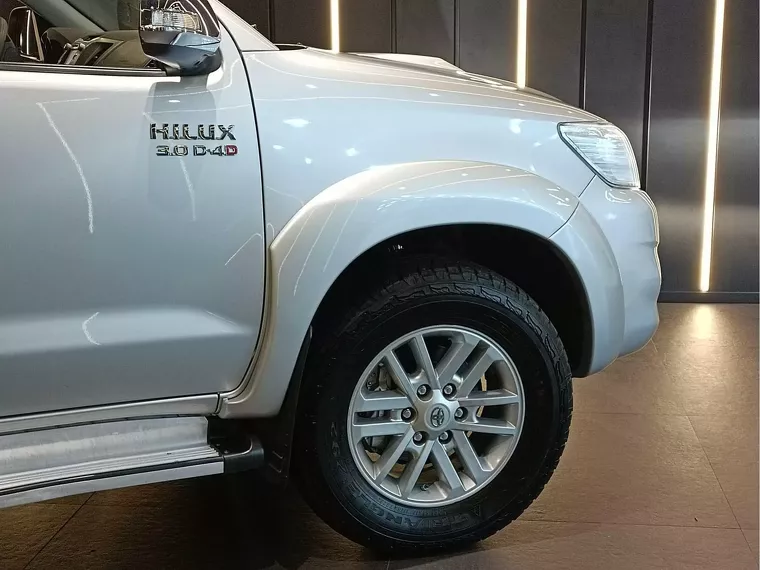 Toyota Hilux Prata 19