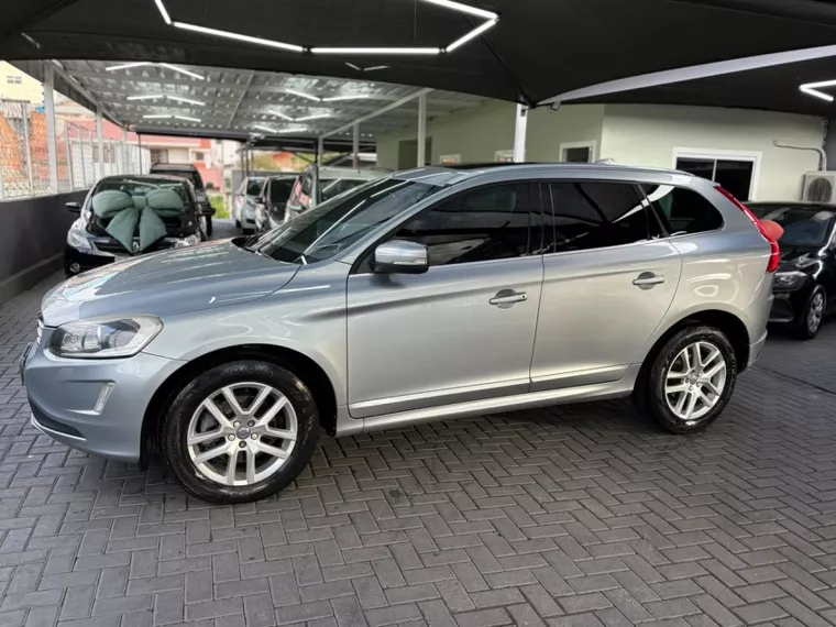 Volvo Xc60 2.4 D5 MOMENTUM DIESEL AWD 4P AUTOMÁTICO 2017