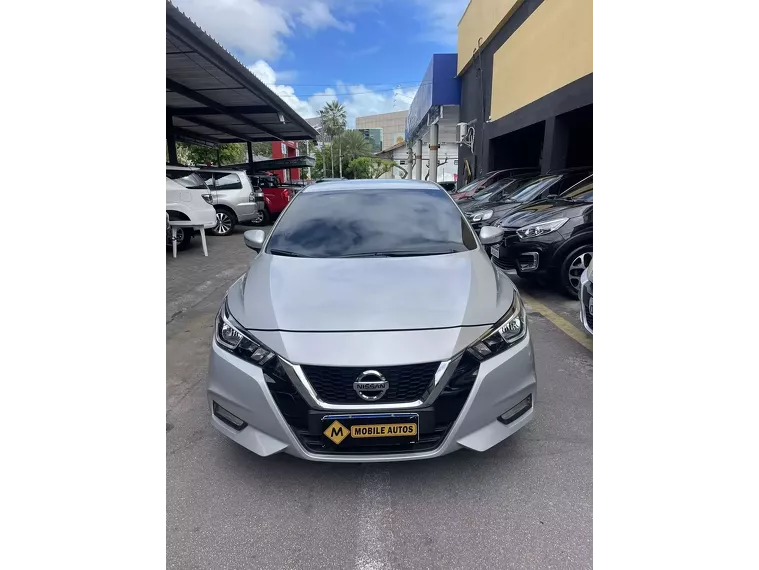 Nissan Versa Prata 5