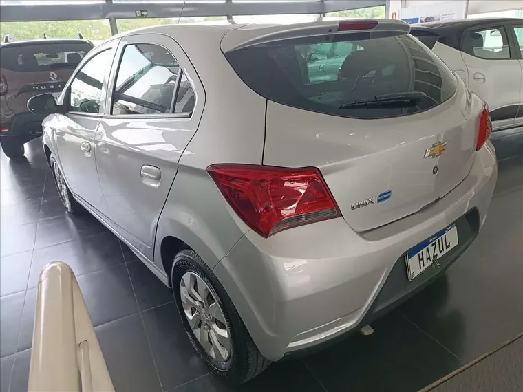 Chevrolet Onix Prata 9