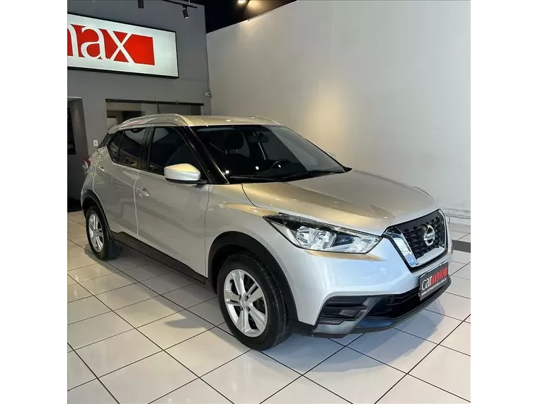 Nissan Kicks Prata 5