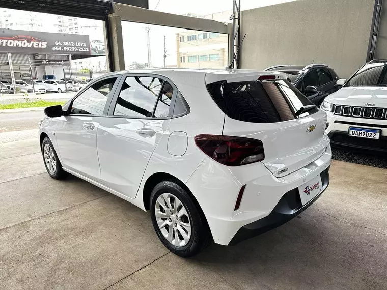 Chevrolet Onix Branco 2