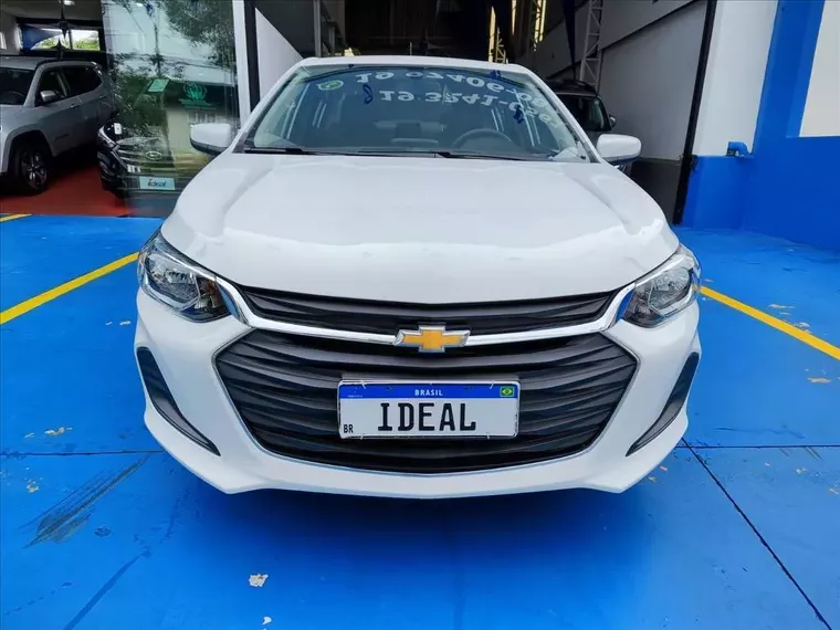 Chevrolet Onix Branco 9