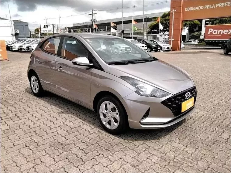 Hyundai HB20 Prata 11