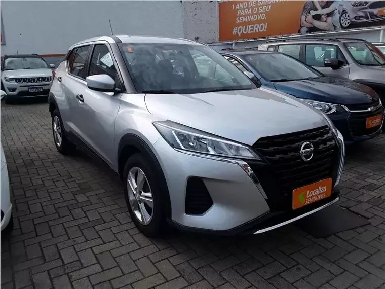 Nissan Kicks Prata 6