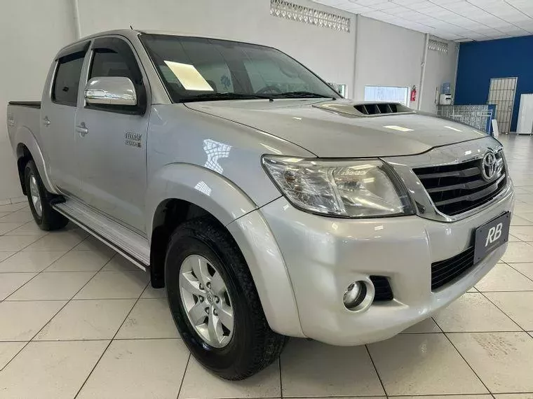 Toyota Hilux Prata 4