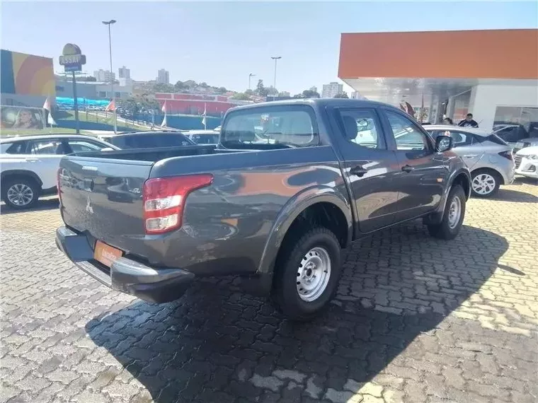 Mitsubishi L200 Triton Cinza 2