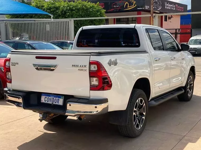 Toyota Hilux Branco 15