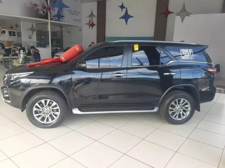 Toyota Hilux Preto 2