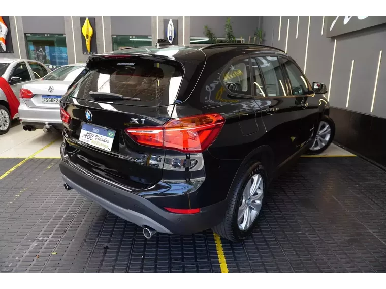 BMW X1 Preto 17