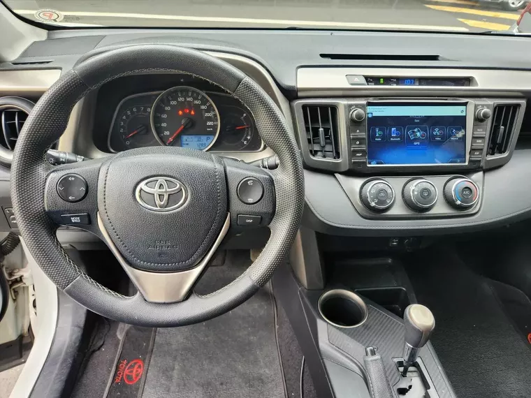 Toyota RAV4 Branco 9