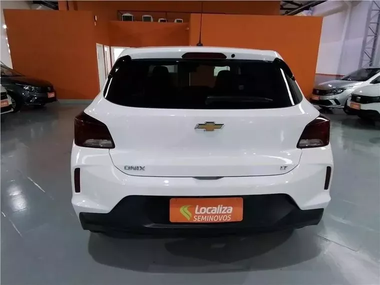 Chevrolet Onix Branco 2