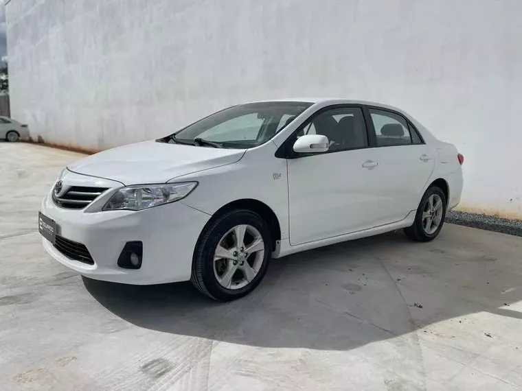 Toyota Corolla Branco 1