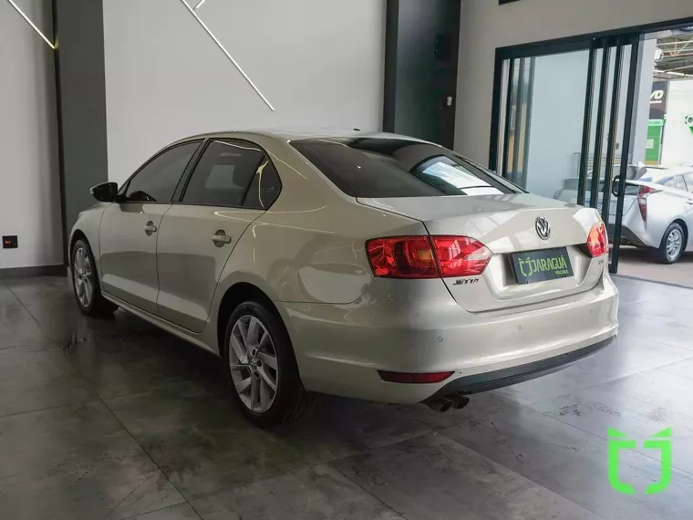 Volkswagen Jetta Prata 11