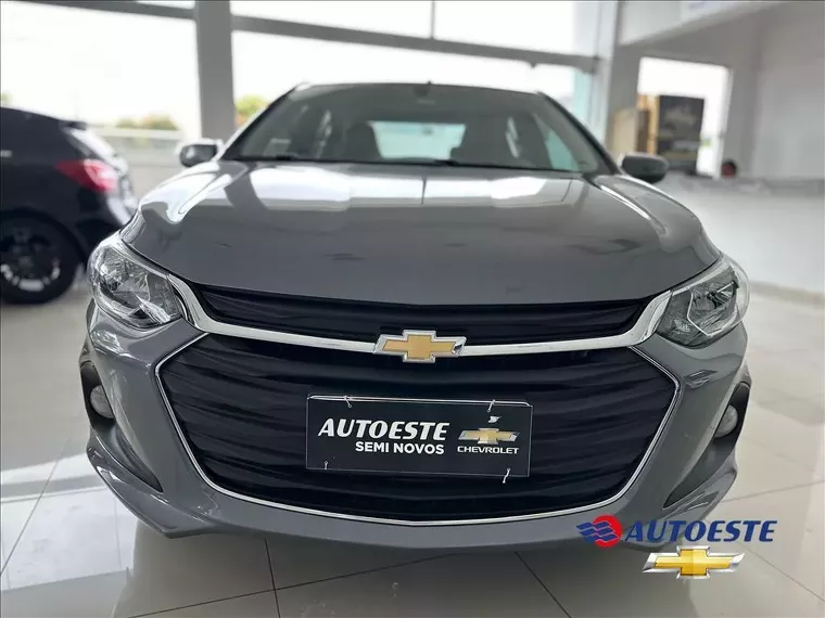 Chevrolet Onix Cinza 3