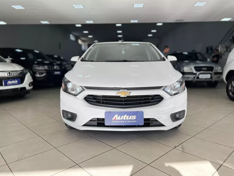 Chevrolet Onix Branco 9