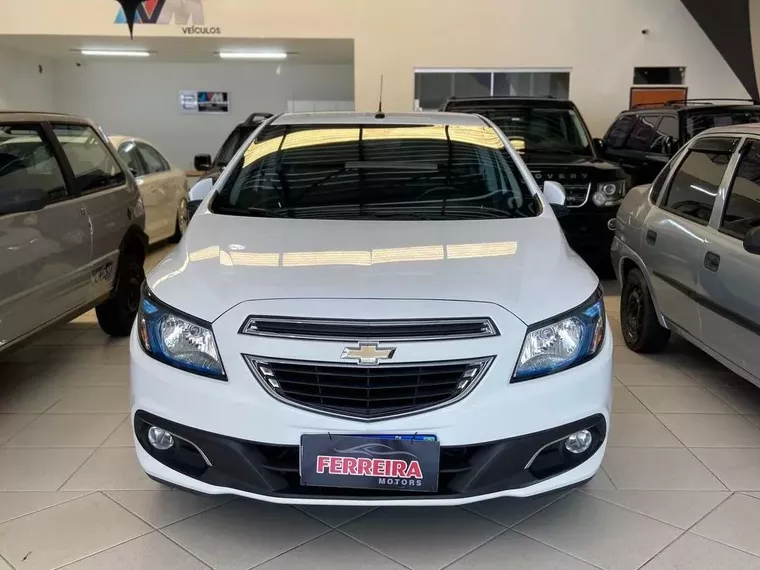 Chevrolet Onix Branco 8