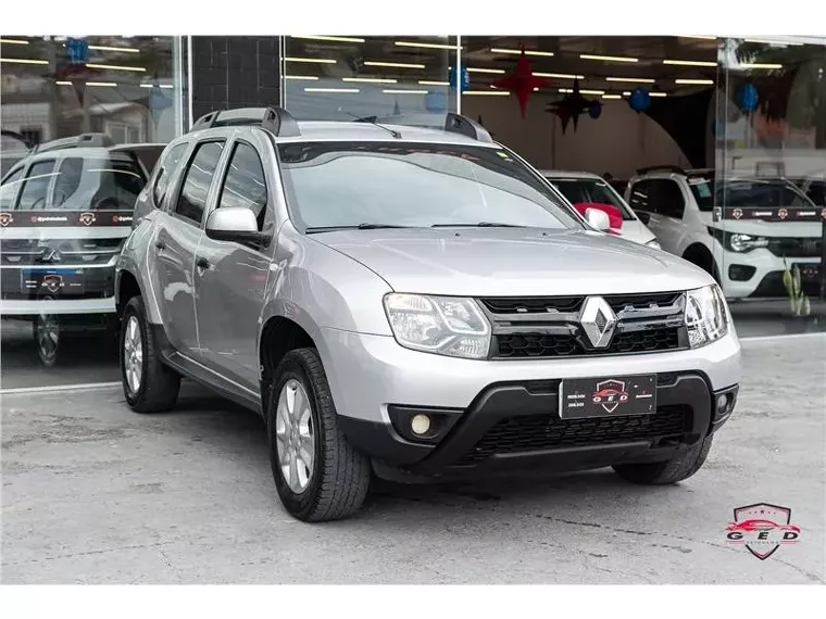 Renault Duster Prata 16