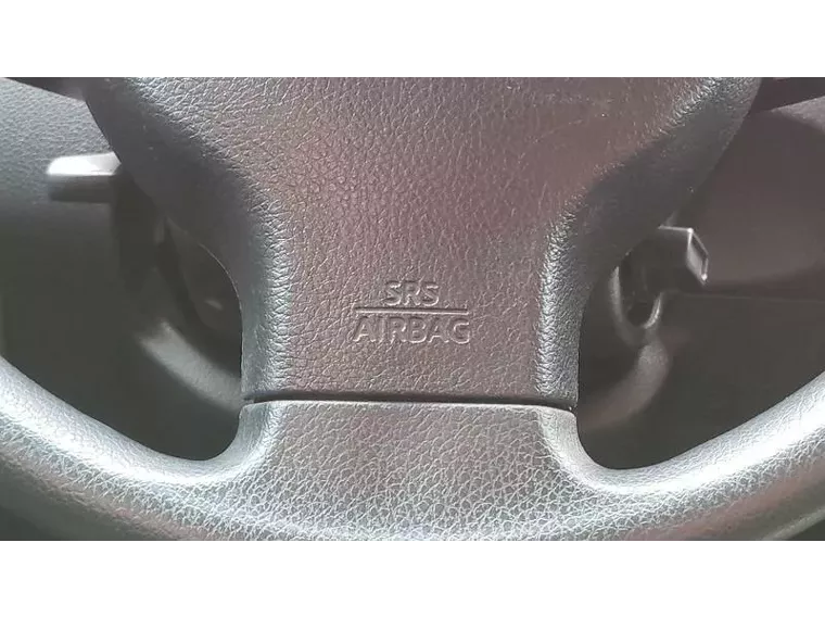 Nissan Tiida Prata 17
