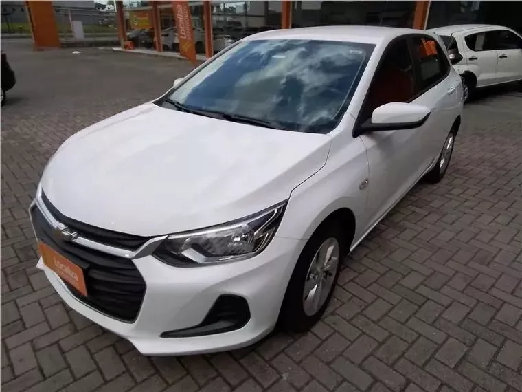 Chevrolet Onix Branco 9