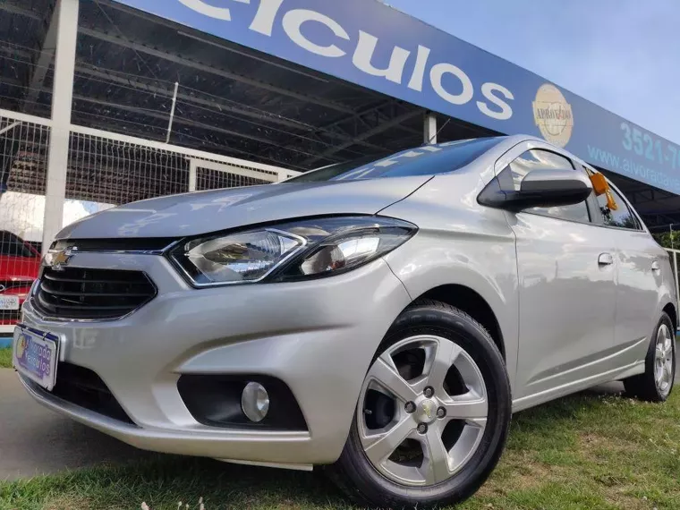 Chevrolet Onix Prata 10