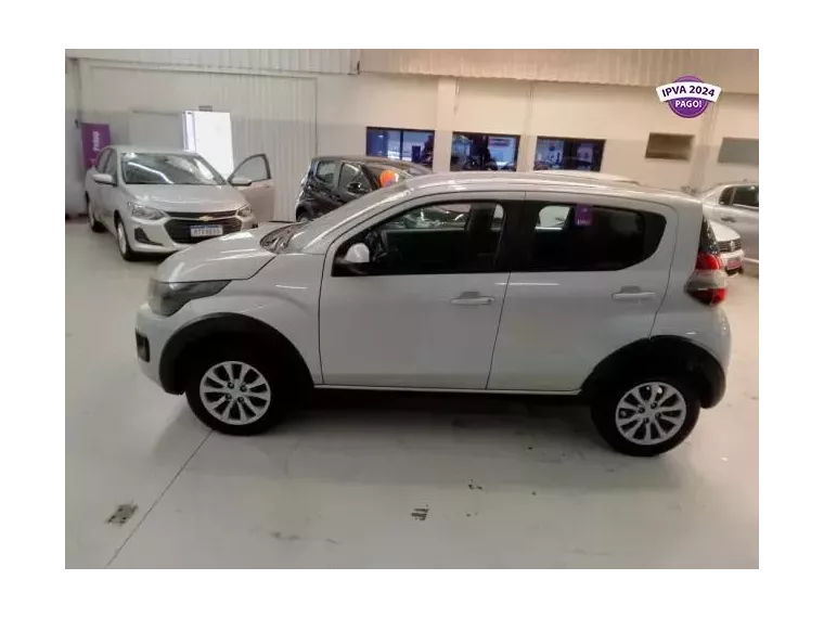 Fiat Mobi Prata 4