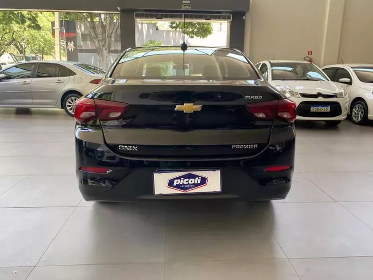 Chevrolet Onix Preto 10