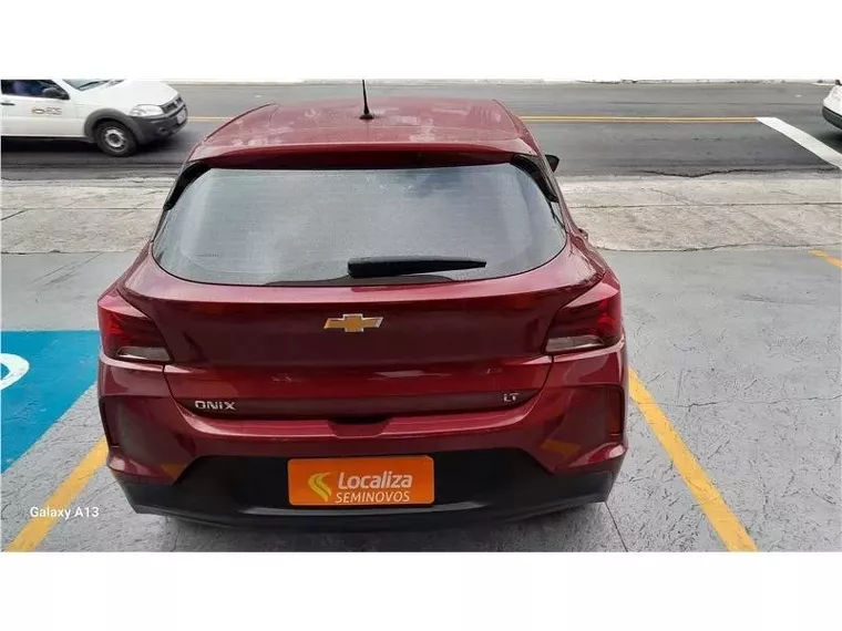 Chevrolet Onix Vermelho 2