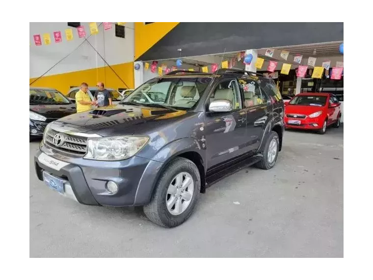 Toyota Hilux SW4 Cinza 4