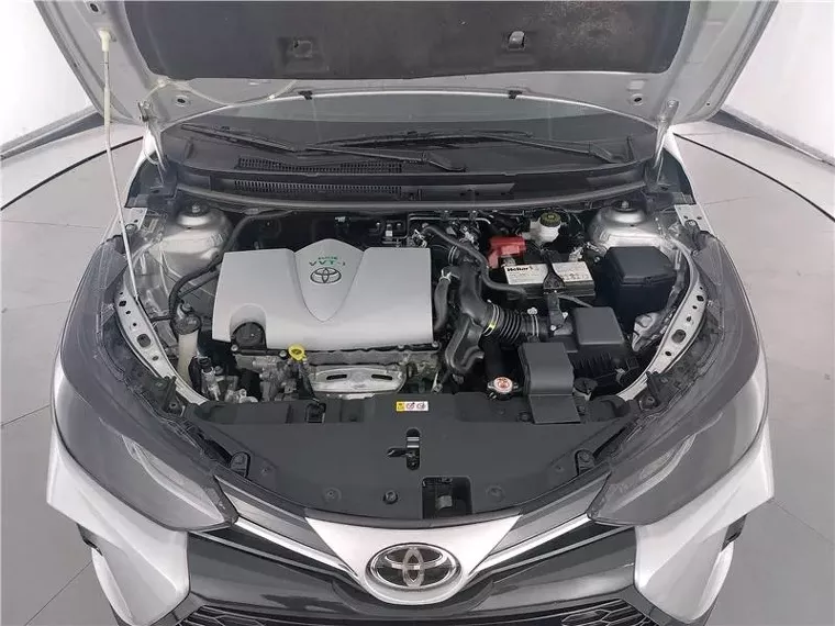 Toyota Yaris Prata 3