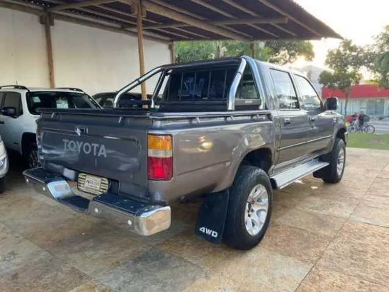 Toyota Hilux Prata 19