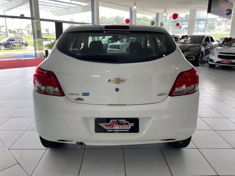 Chevrolet Onix Branco 12