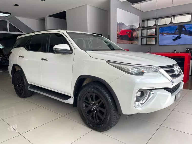 Toyota Hilux SW4 Branco 10