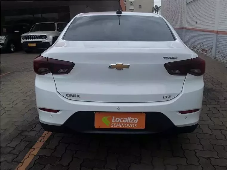 Chevrolet Onix Branco 1