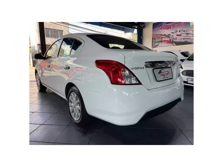 Nissan Versa Branco 7