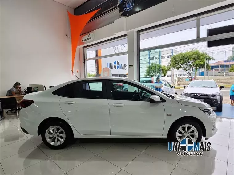 Chevrolet Onix Branco 1