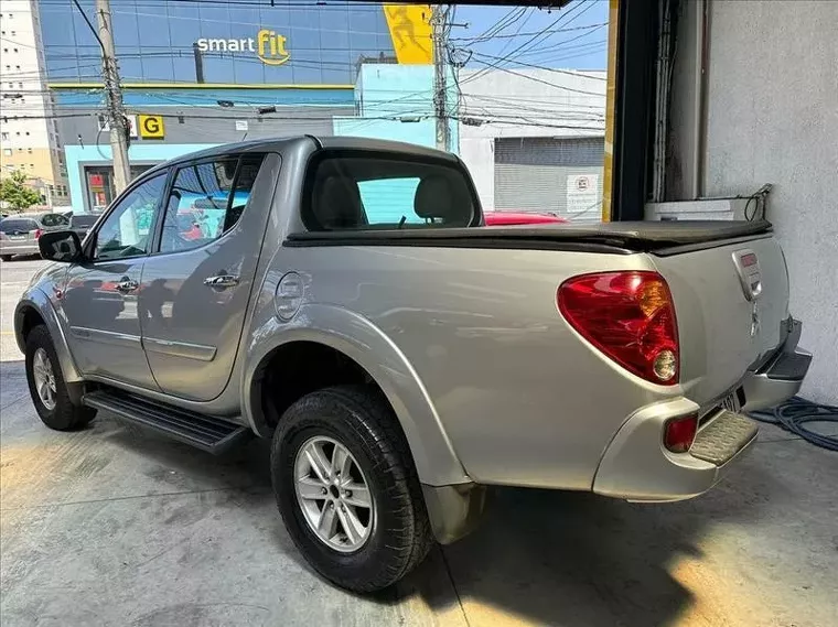 Mitsubishi L200 Triton Prata 6