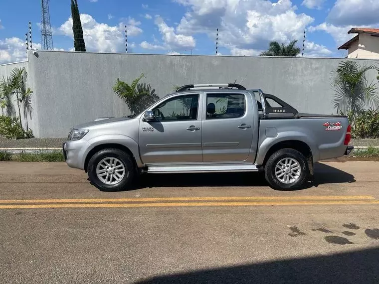 Toyota Hilux Prata 5