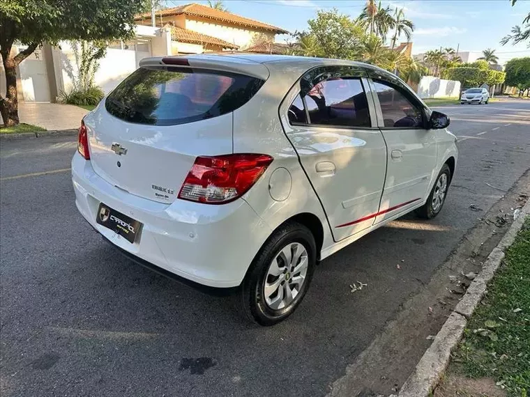 Chevrolet Onix Branco 6