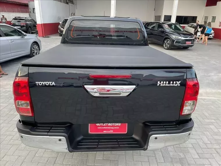 Toyota Hilux Preto 13