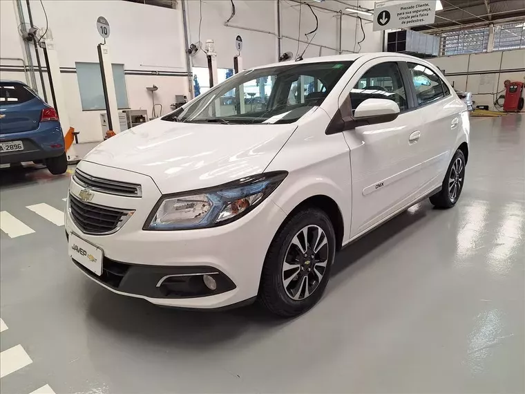 Chevrolet Onix Branco 10