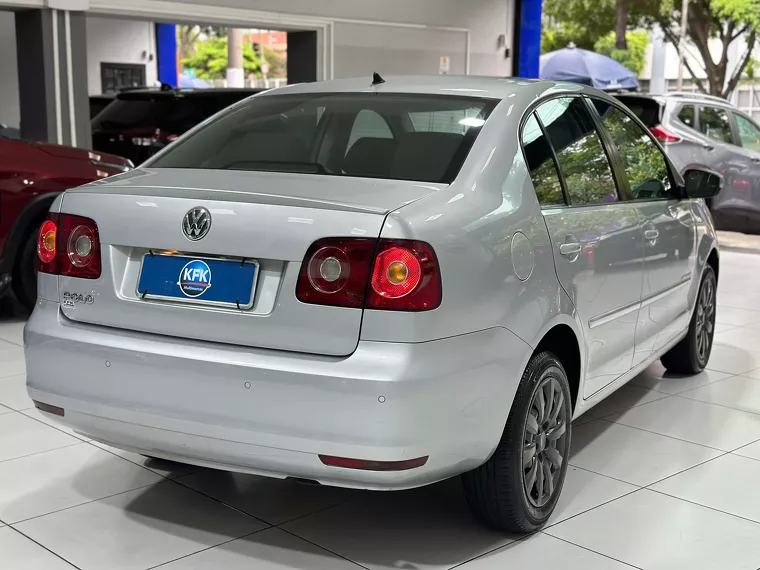 Volkswagen Polo Sedan Prata 7