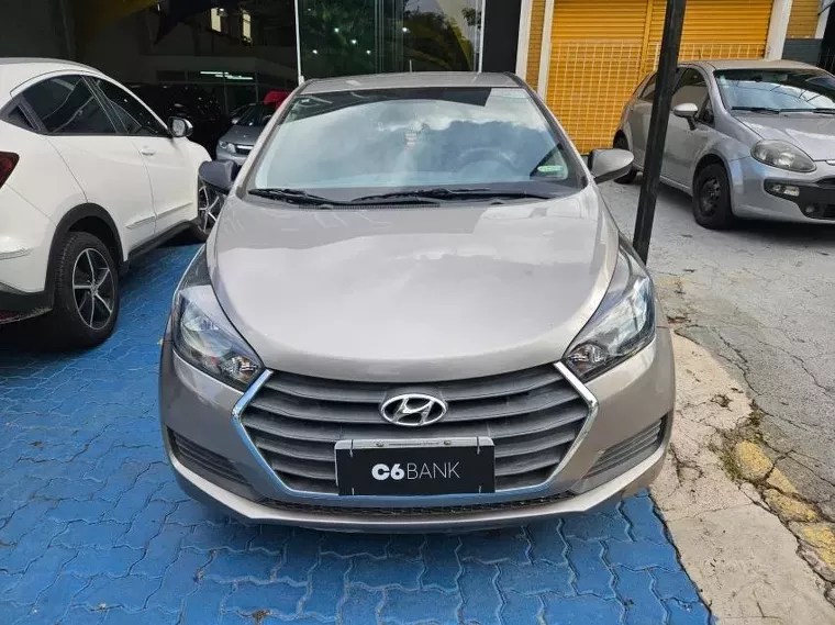 Hyundai HB20 Prata 8