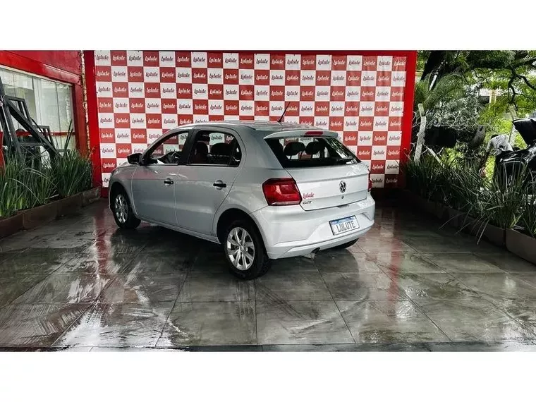 Volkswagen Gol Prata 1