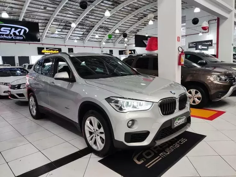 BMW X1 Prata 19