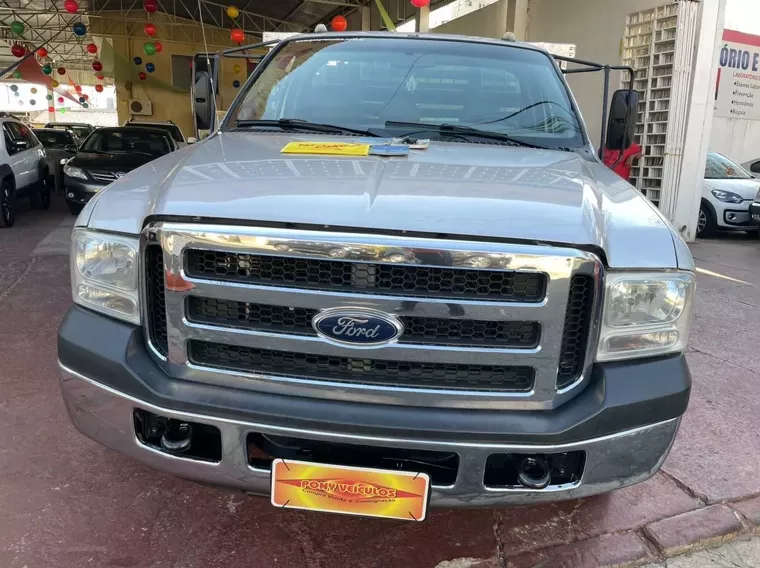 Ford F-350 Prata 1