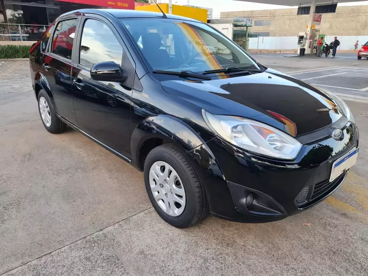 Ford Fiesta Preto 1